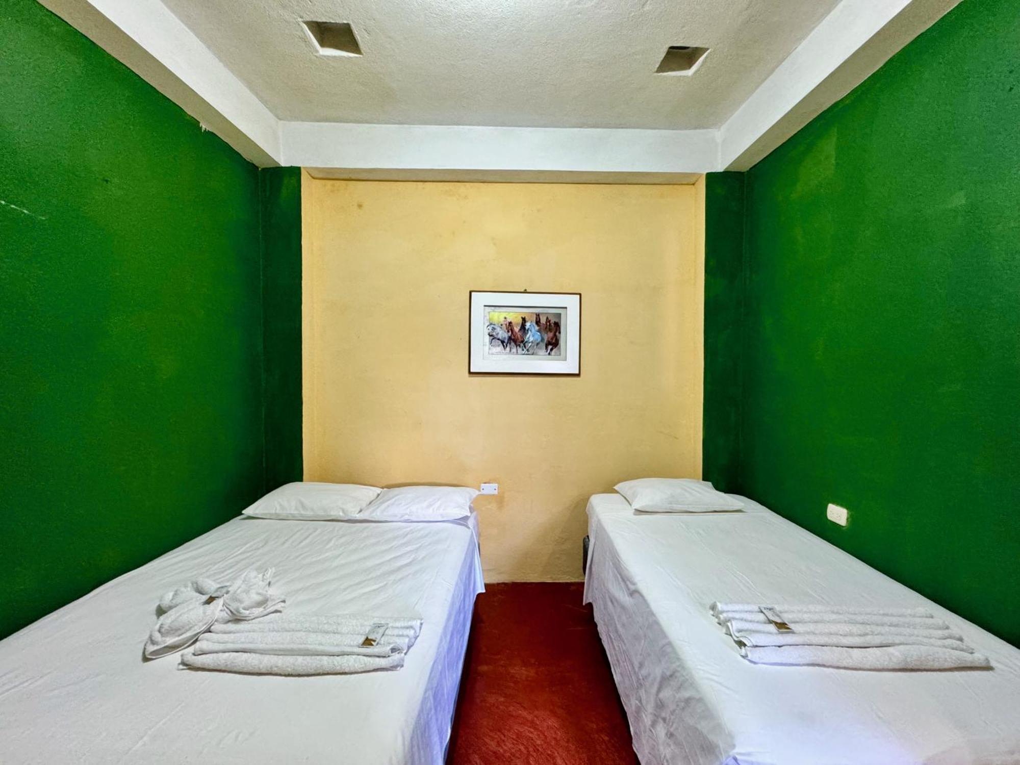 Hostal Los Girasoles By Hostal Inn Flores Luaran gambar