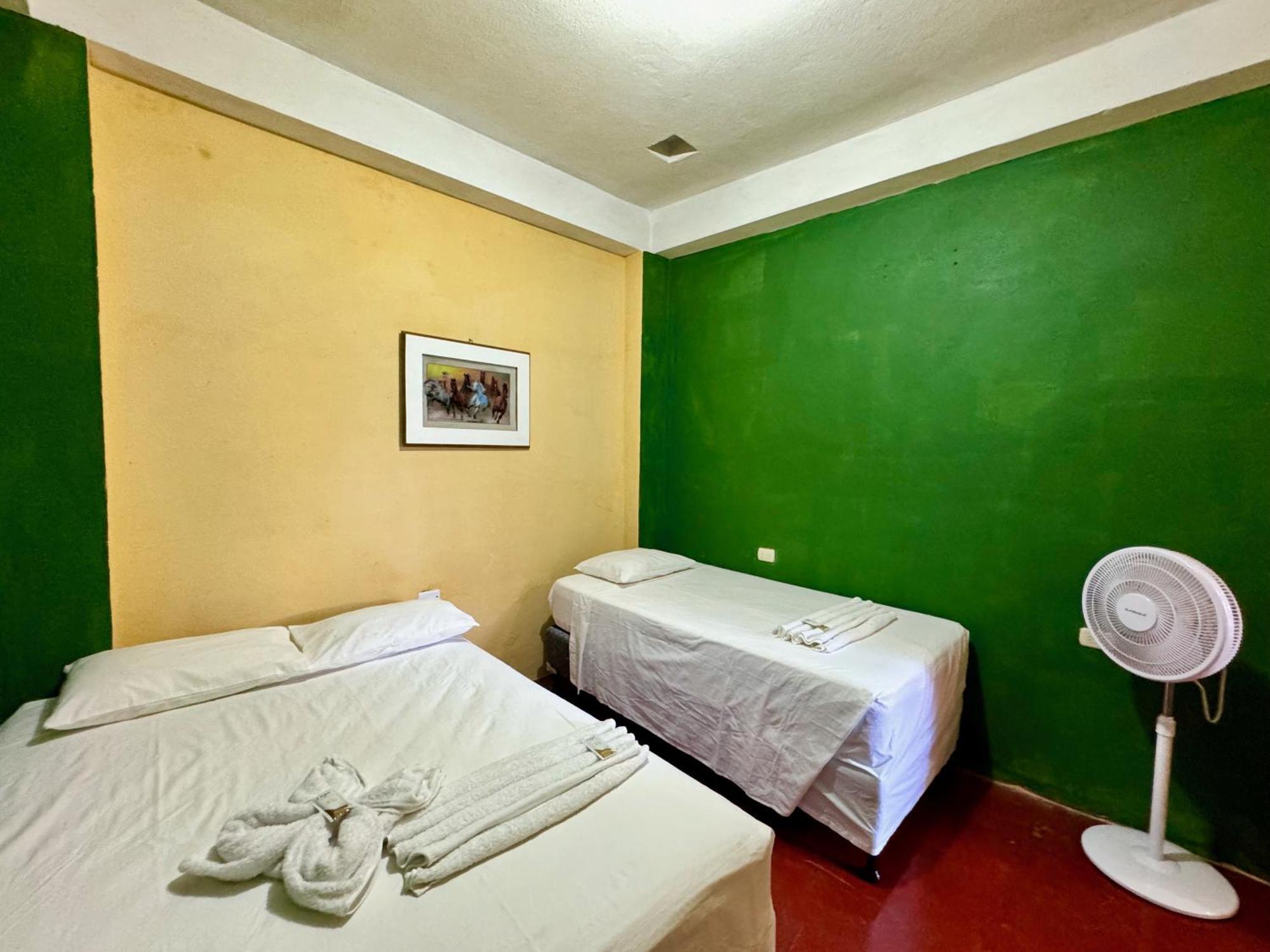 Hostal Los Girasoles By Hostal Inn Flores Luaran gambar