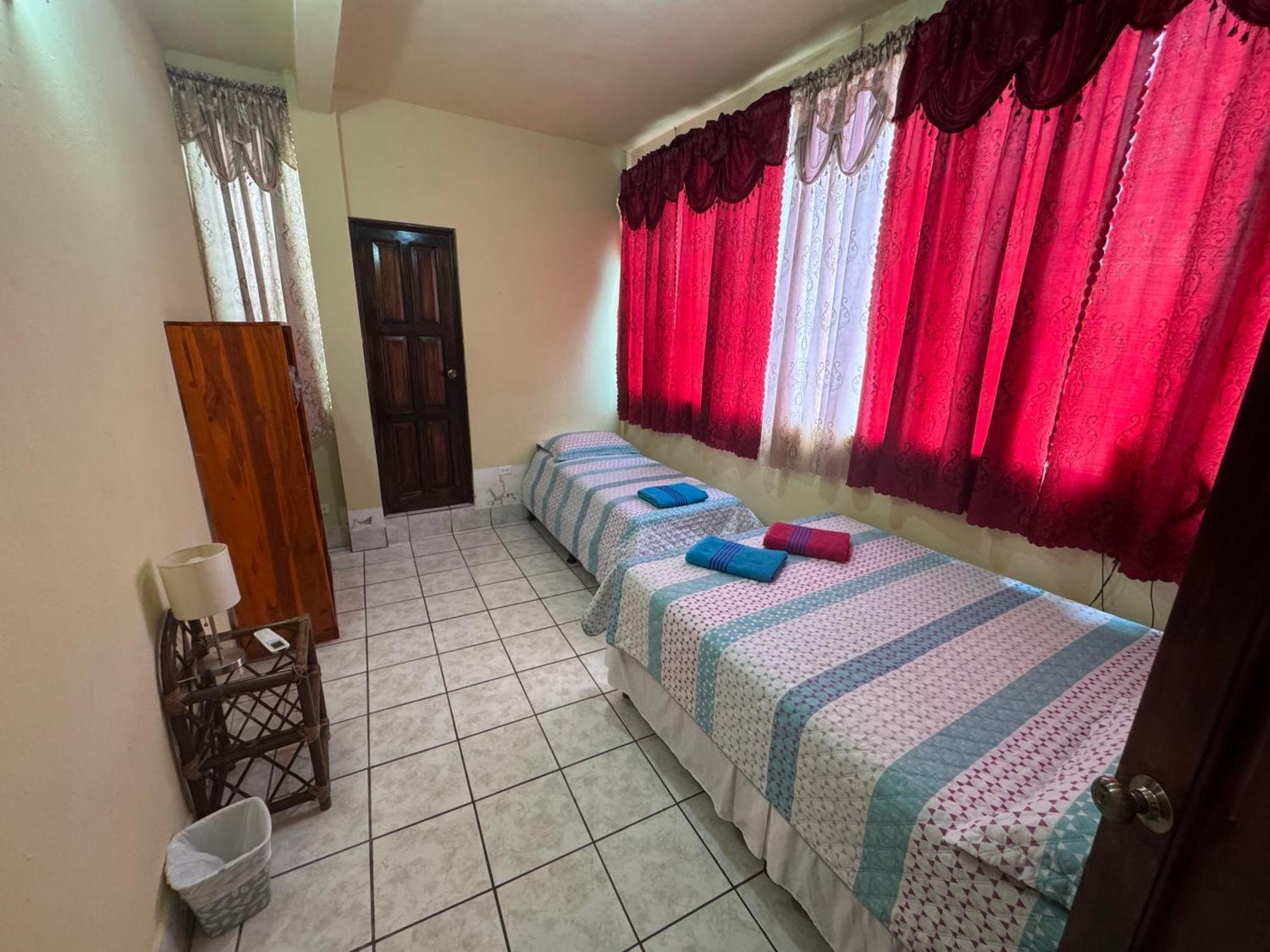 Hostal Los Girasoles By Hostal Inn Flores Luaran gambar