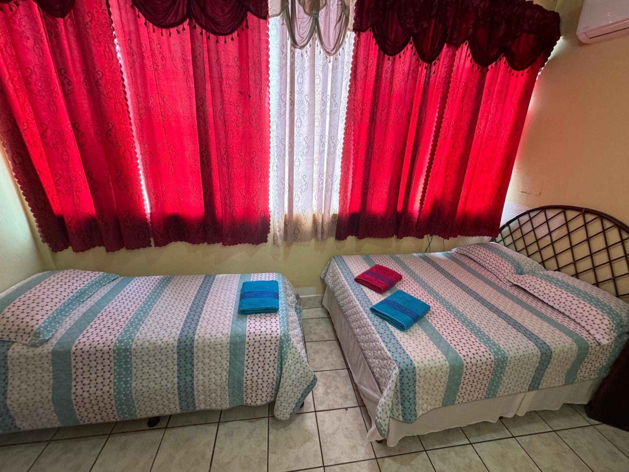 Hostal Los Girasoles By Hostal Inn Flores Luaran gambar