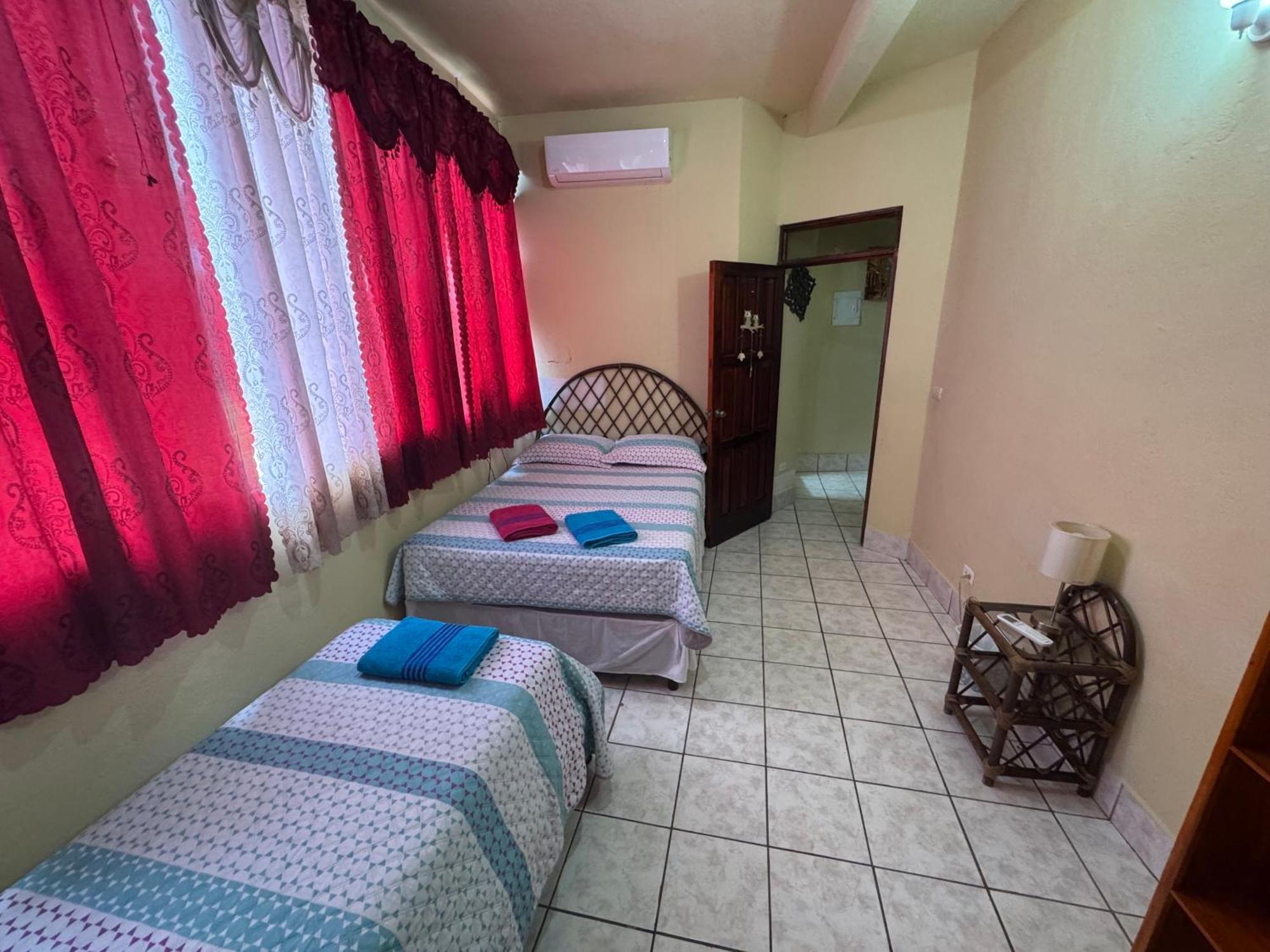 Hostal Los Girasoles By Hostal Inn Flores Luaran gambar
